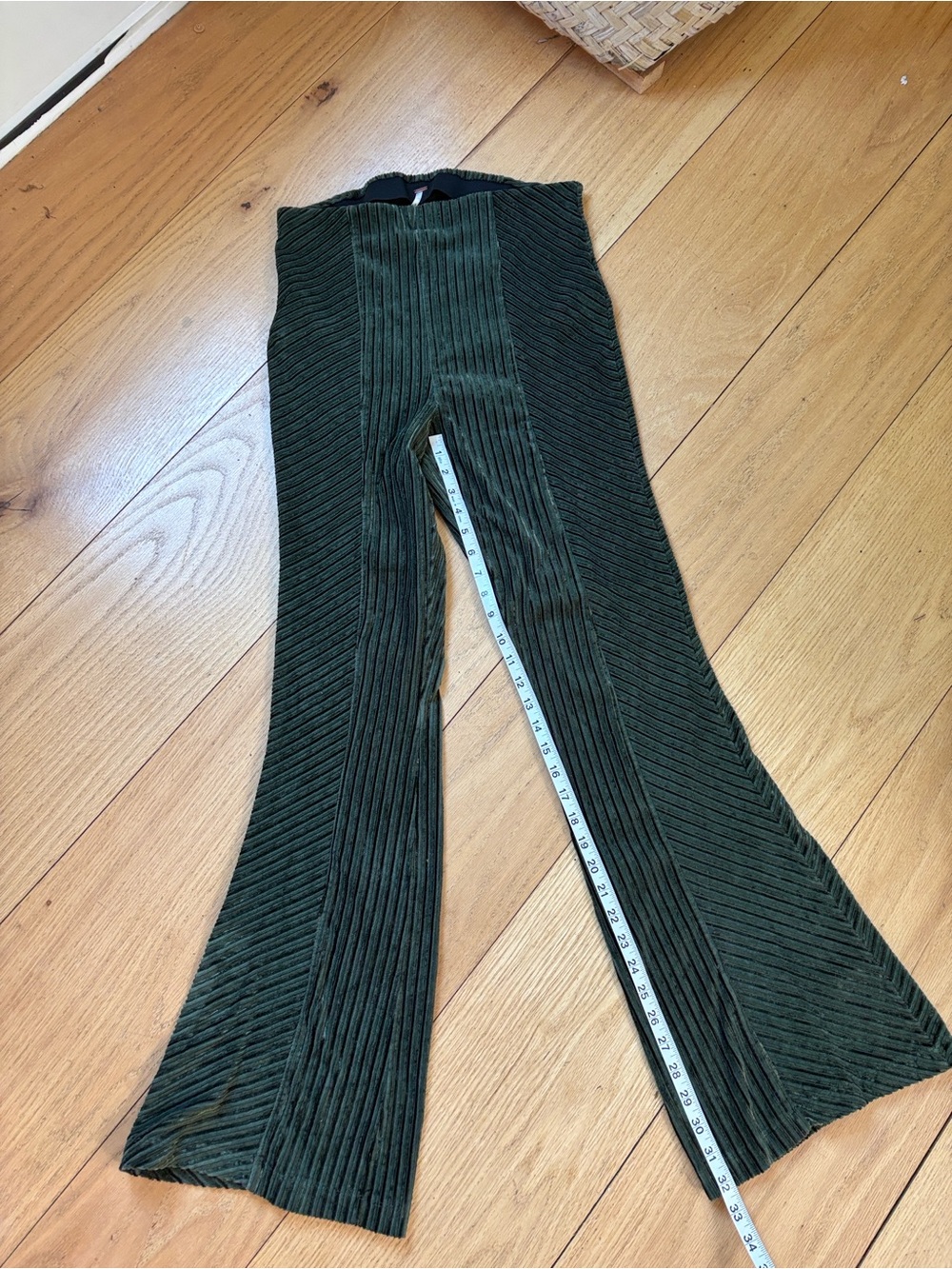 Free People Retro 70s Penny Pull-On Velvet Flare Pants Night Forest Green
Large - Picture 8 of 11